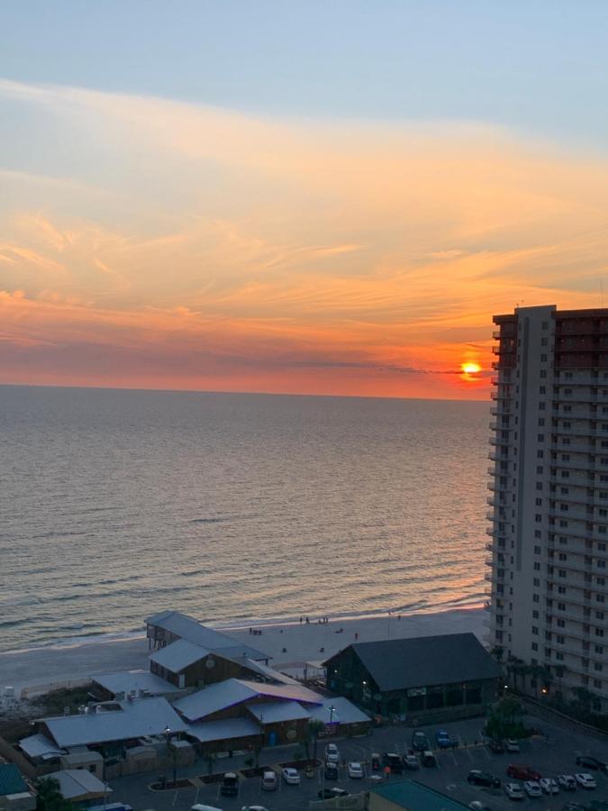 1717 Laketown Wharf 1 King Bedroom, 2 Bath *