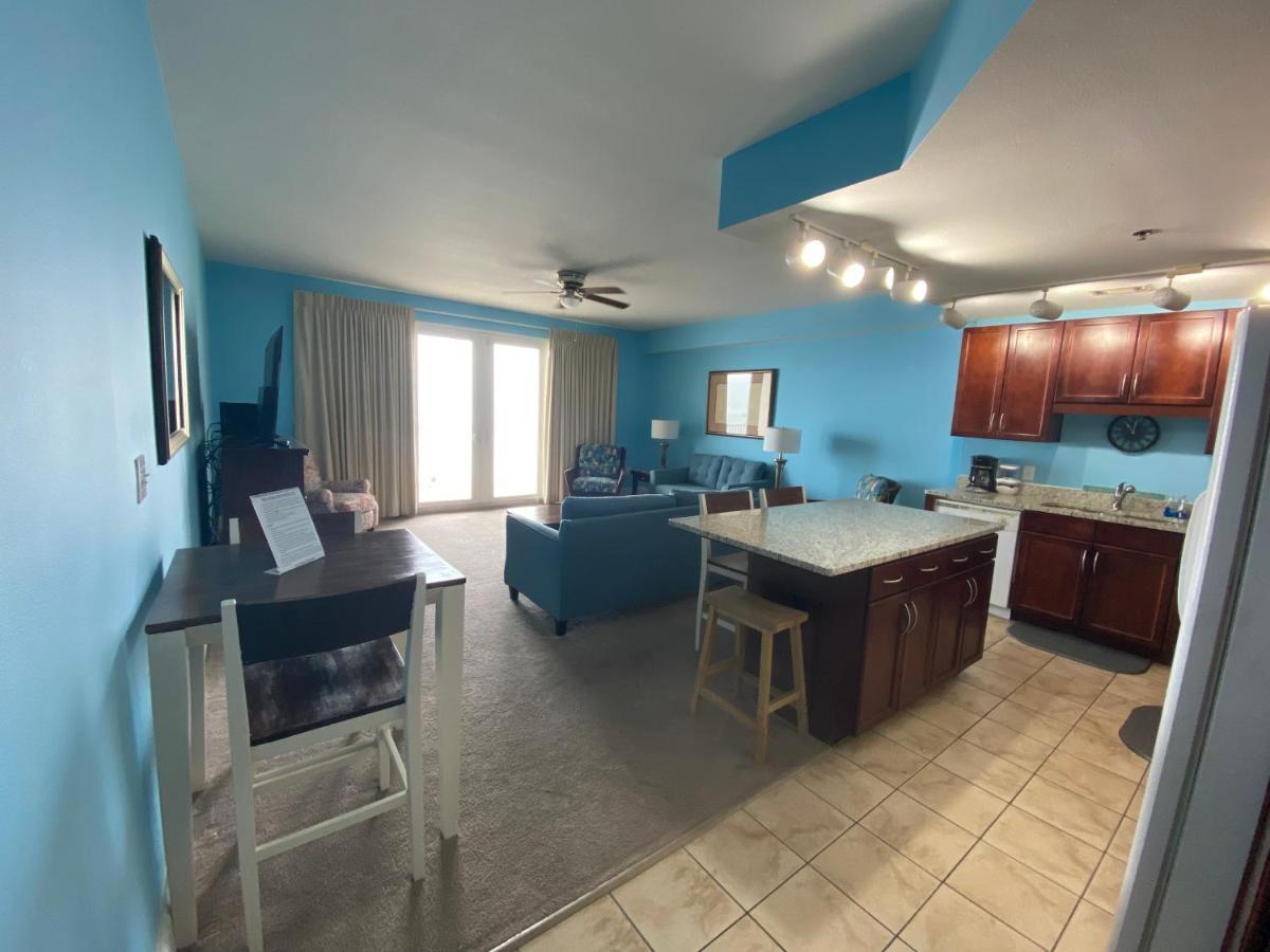Aparthotel 1717 Laketown Wharf 1 King Bedroom, 2 Bath *